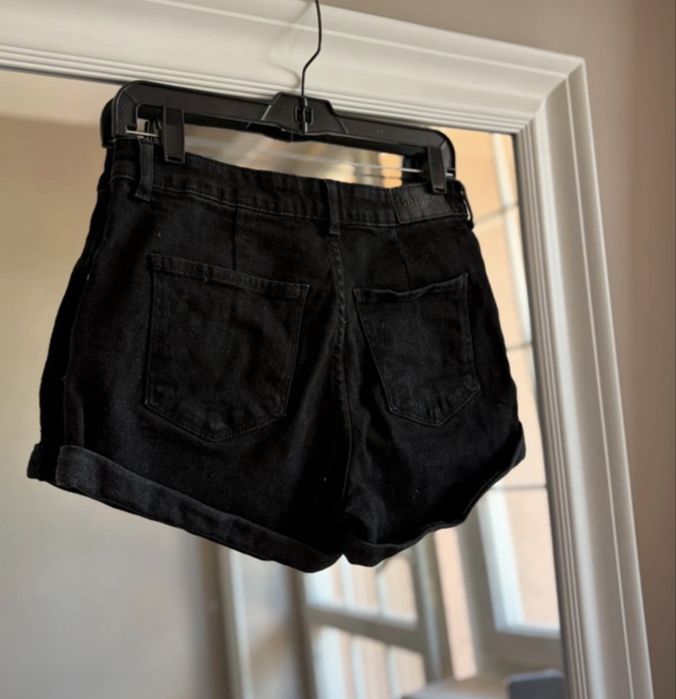Czarne szorty jeansowe Bershka | Klasyczne