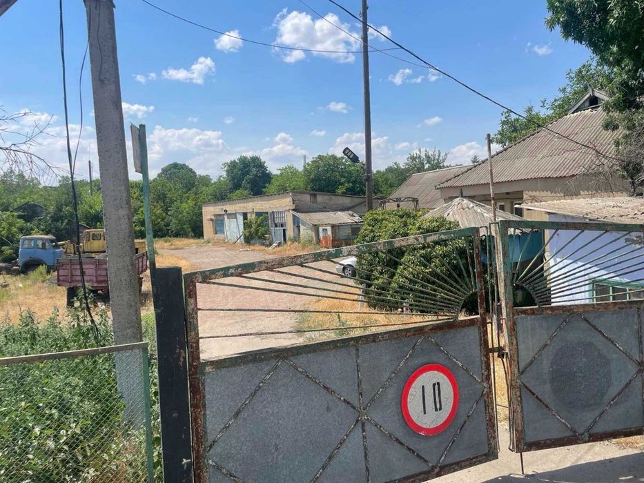 Промислово-технічна база (АТП) 679,7 м² на ділянці 37 соток