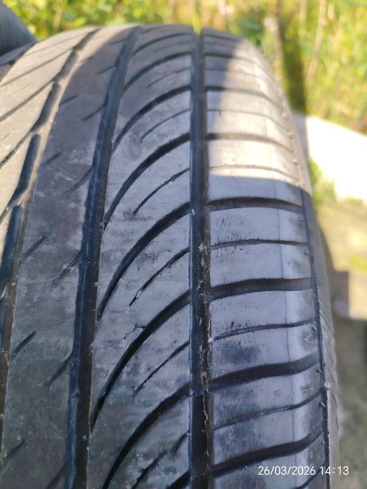 Pneus de 14 polegadas em bom estado (o preço é pelos dois)