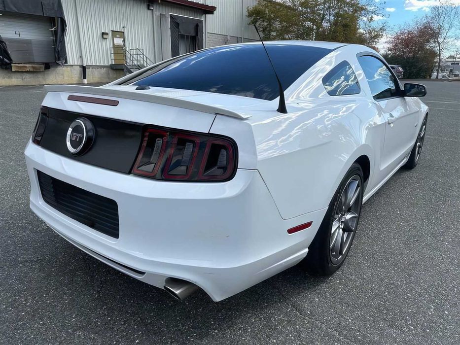 Ford Mustang GT      2014