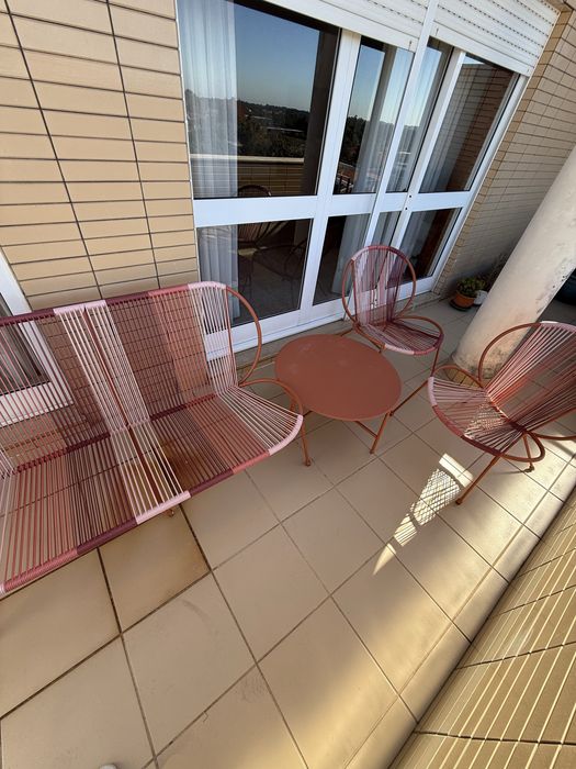 conjunto jardim/varanda 1 banco 2 cadeiras e 2 mesas