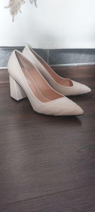 Туфлі жіночі, молочного кольору, розмір 39, шкіряні, взувала 1 раз