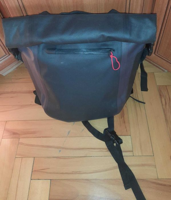 Czarny wodoodporny plecak Tchibo – stan idealny