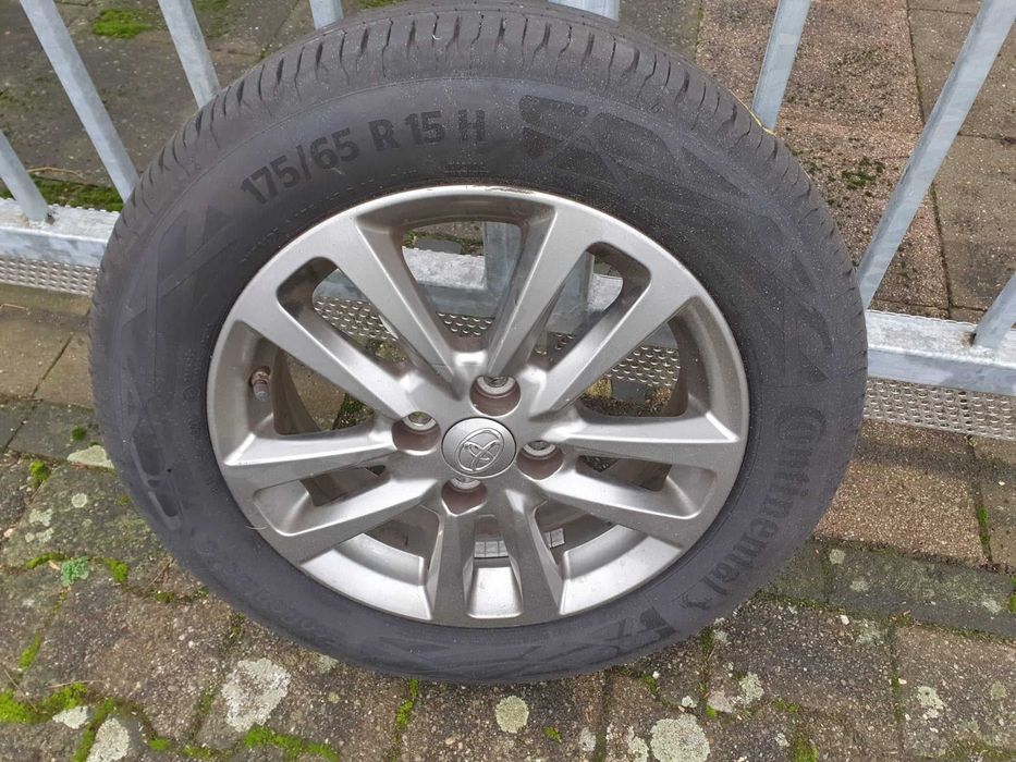 Toyota Yaris 2014 em bom estado