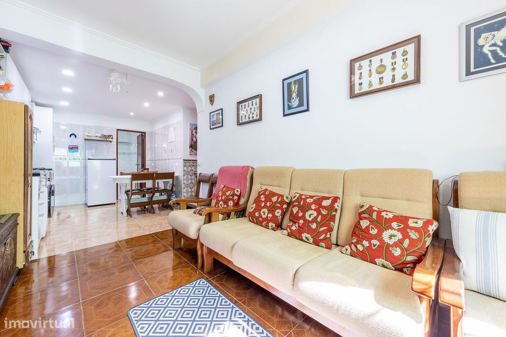 Apartamento T2 com Espaço Exterior, em Massamá! — Massamá E Monte Abraão, Lisboa