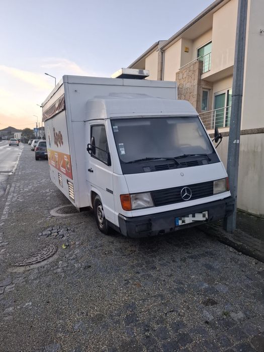 Mercedes MB100d Roulote Bar