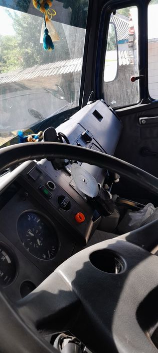 Вантажівка Мерседес 814