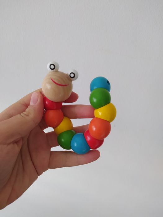 Lagarta em madeira Nova