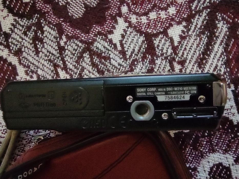 Sony Cyber-Shot DSC-W210 Цифрова камера