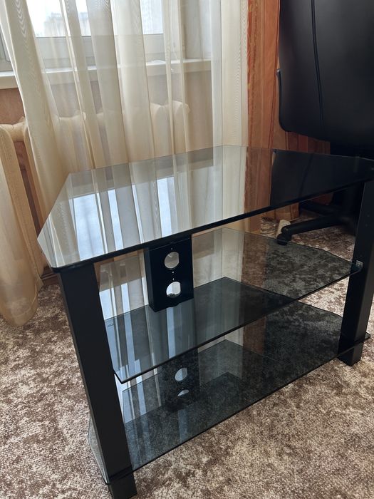 Скляна тумба під телевізор