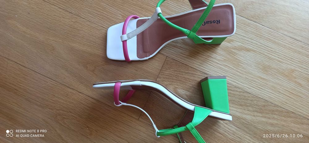 Sandálias , n.38, como novas.