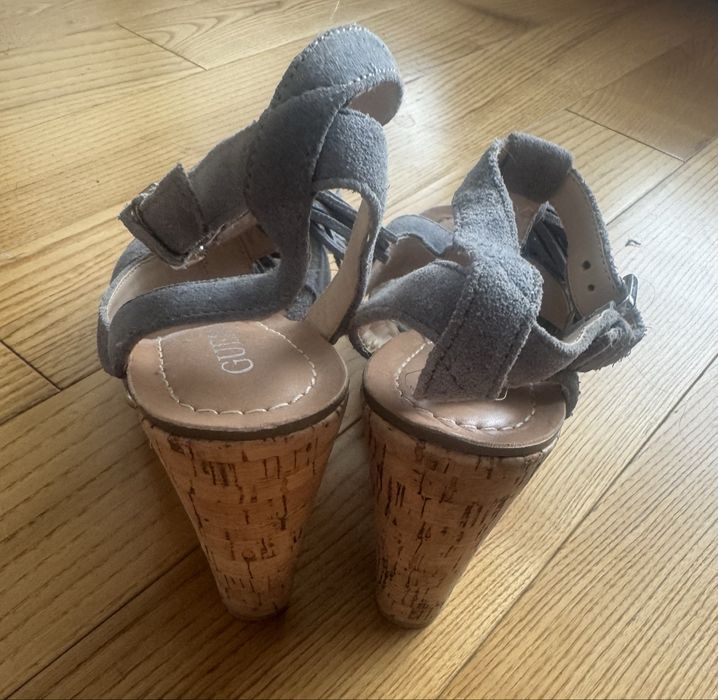 Nowe, oryginalne buty na koturnie Guess 37 okazja