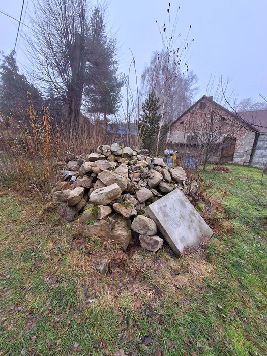 Kamień piaskowiec.