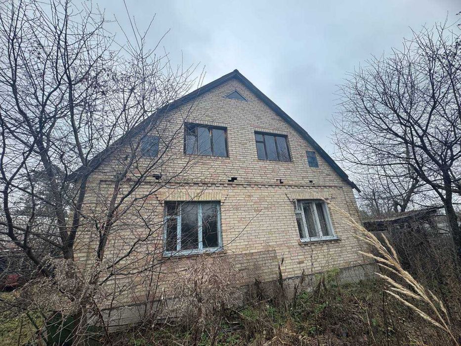 Будинок під реконструкцію з бетонним перекриттям. Хооша локація