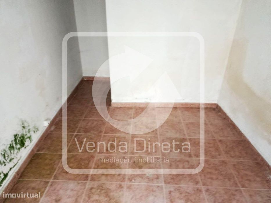 Prédio Urbano de Utilização Mista com Potencial Habitacional e Come...