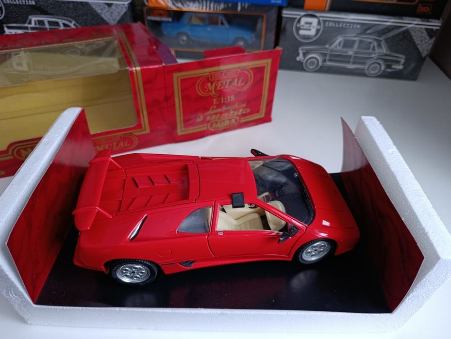 Модель 1.18 Lamborghini Diablo