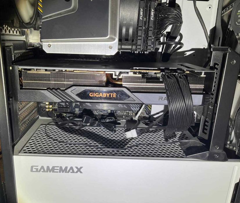 Продам Gigabyte Radeon RX 7700 XT Gaming OC 12GB