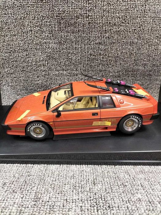 AUTOart Lotus Esprit Turbo 007 James Bond 1:18