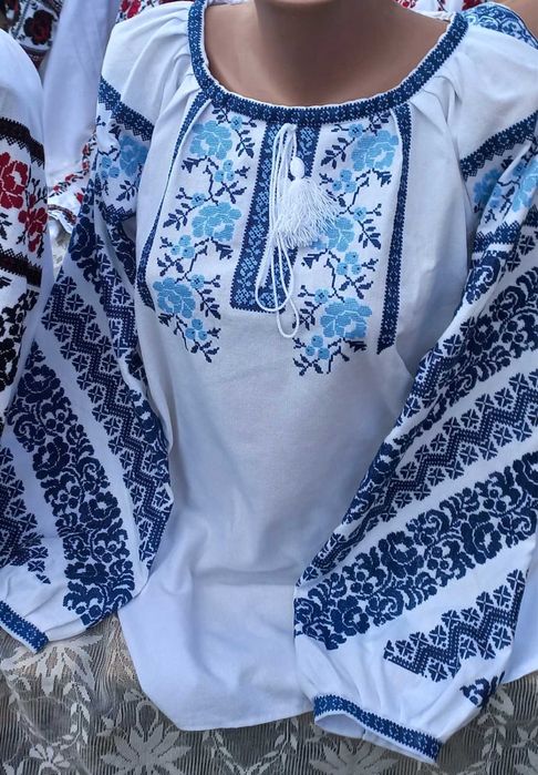 Вишитий одяг ручної роботи