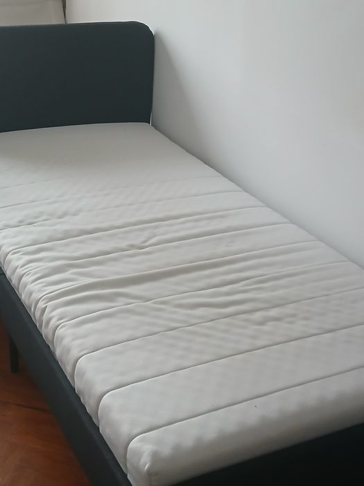 Cama e colchão ikea