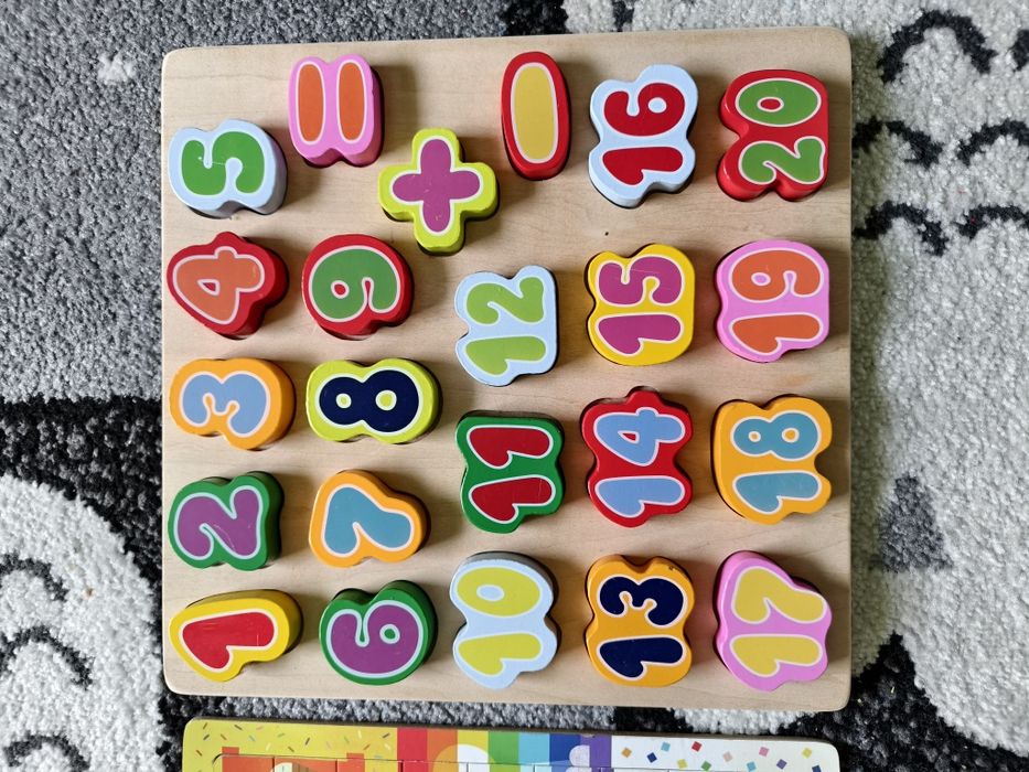 Układanki litery i cyfry