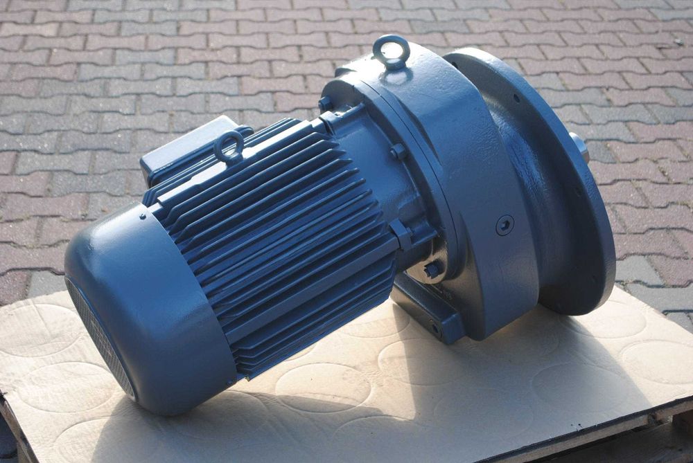 Motoreduktor kołnierzowy 22kw. 707obr./min. .