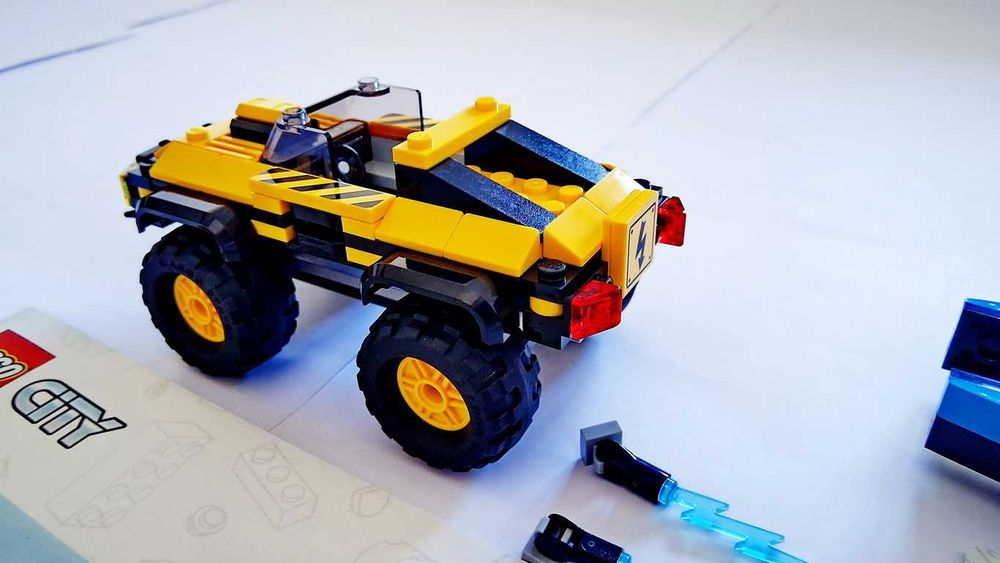 Lego City 60395 Combo Race Pack em peças novas semi montado