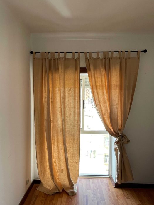 2 Cortinados Castanho-claros (semi-opacos) -240 x 140 cm (cada)