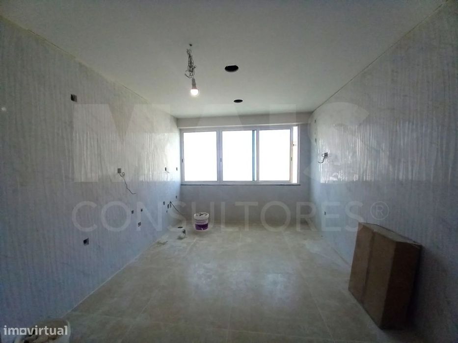 T2 Remodelado | Remodelação em fase de conclusão — Carregado E Cadafais, Lisboa