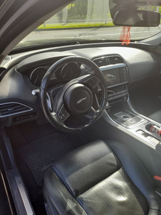 Jaguar XE 2016 impecável