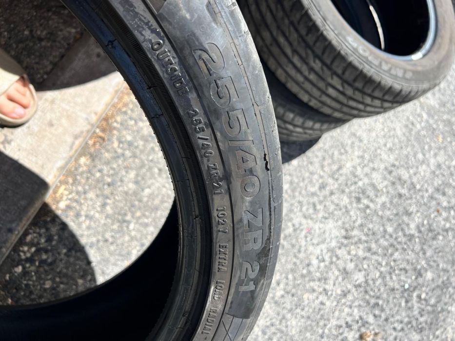 255/40/21 Continental 2 pneus