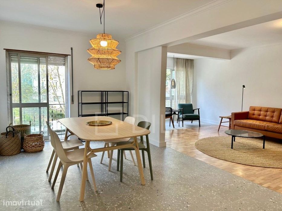Apartamento T2 com áreas amplas e elevador em Alcabideche, Cascais