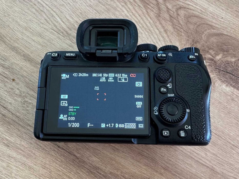 Câmara Sony Alpha A7 IV com acessórios originais + Estrutura e pega Smallrig