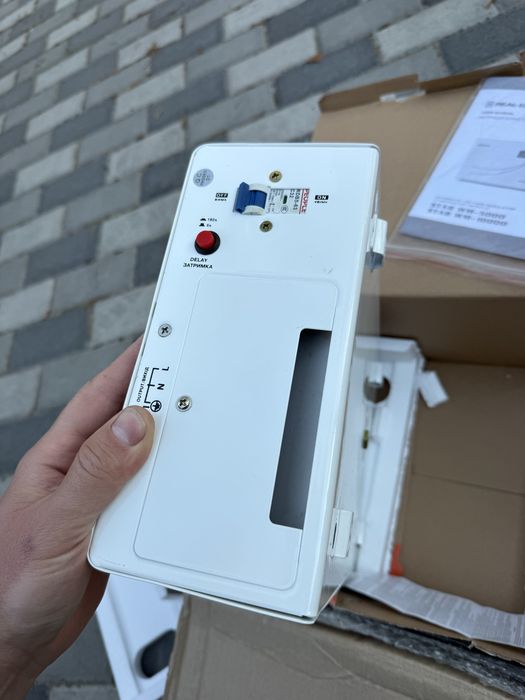 Стабілізатор напруги 5квт Real-El STAB WM-5000 майже новий