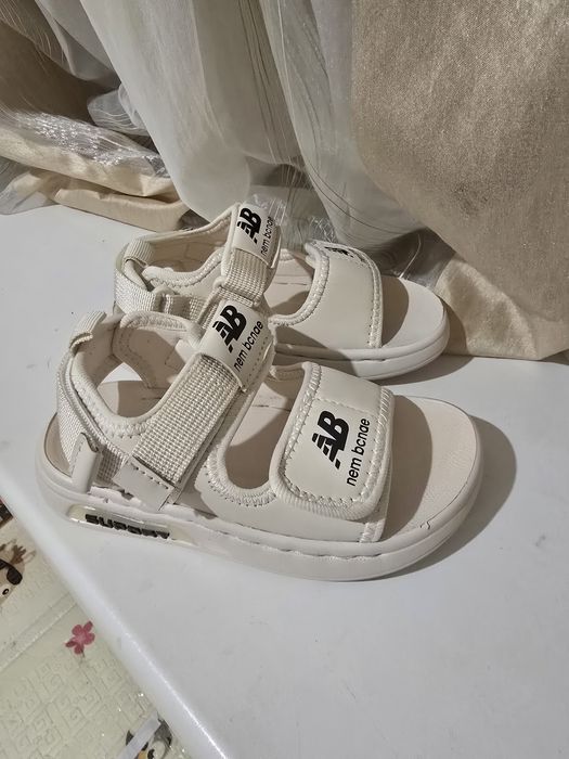 Босоніжки дитячі