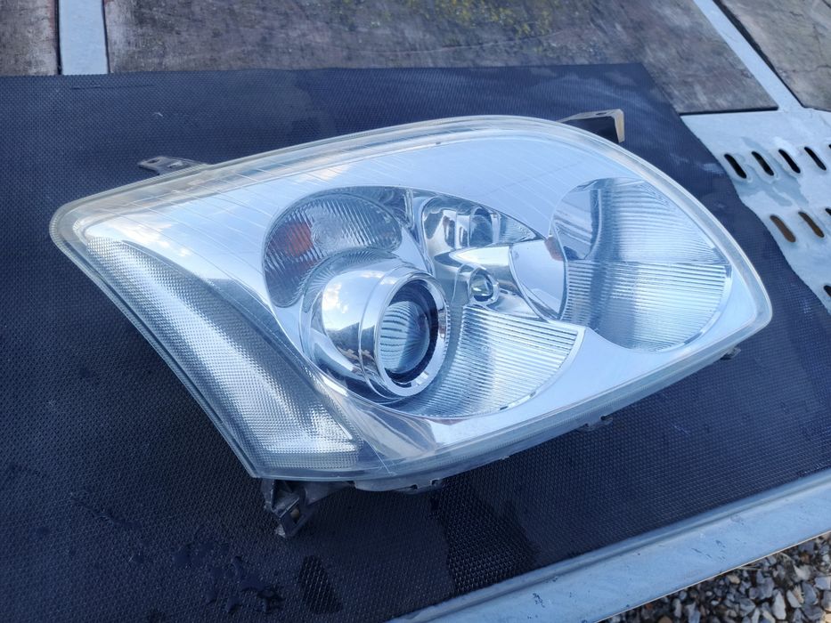 Toyota Avensis t25 xenon lampa Europa