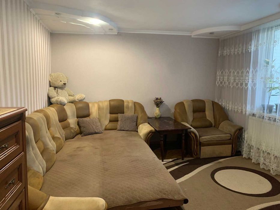 Продаж частини будинку з окремим подвір'ям  Польова