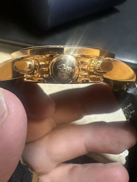 Золотые часы CORUM