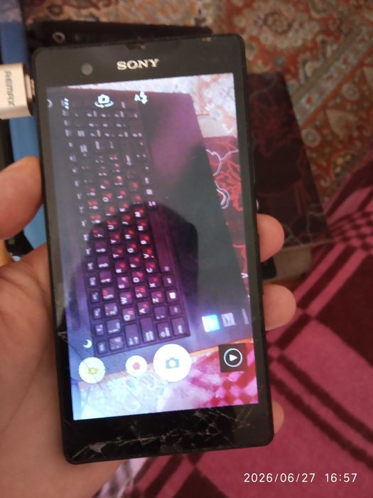 Sony Xperia Z (C6603) на запчастини / під відновлення. Плата 100% робоча