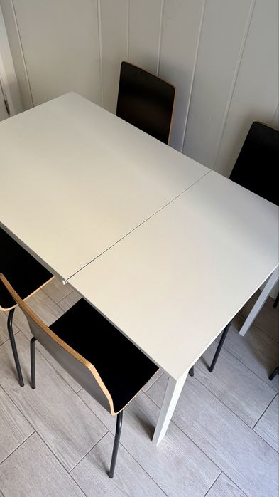 Mesa extensível + 4 cadeiras