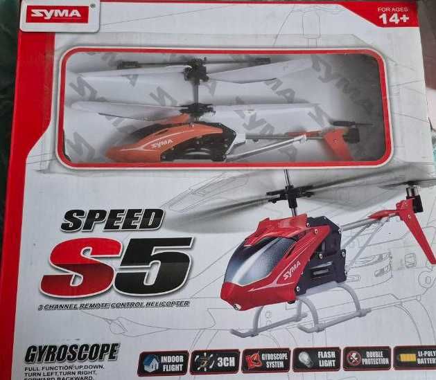 Вертолет Syma на управлении