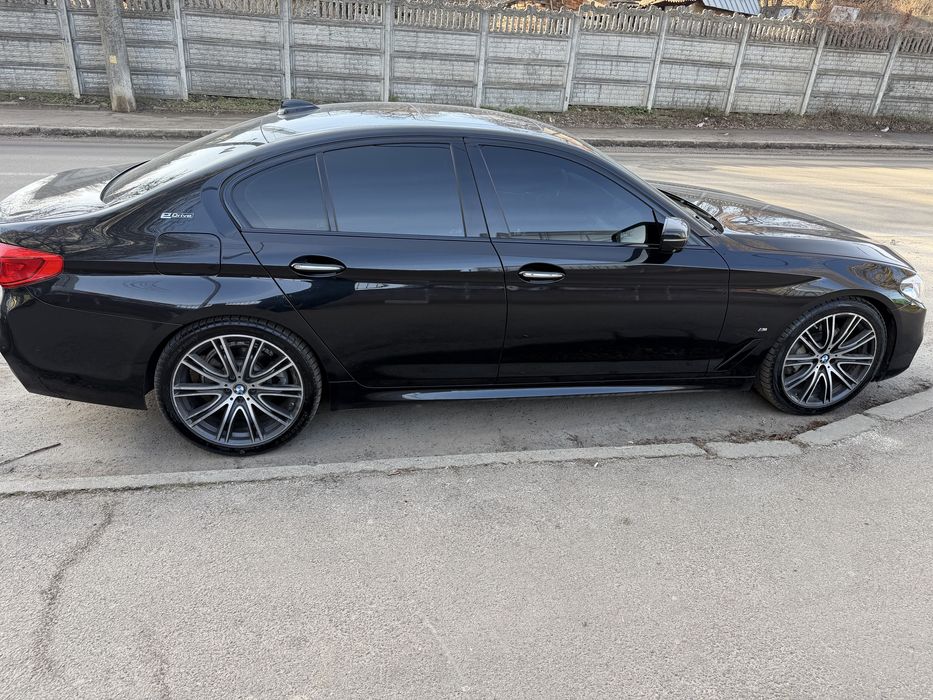 BMW 530e гібрид