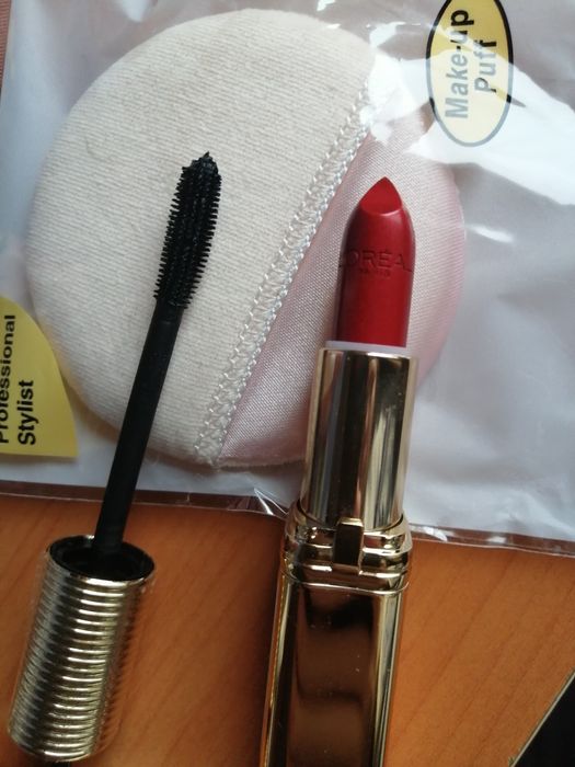 Лот косметики  .