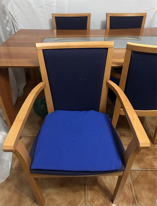 Mesa com cadeiras
