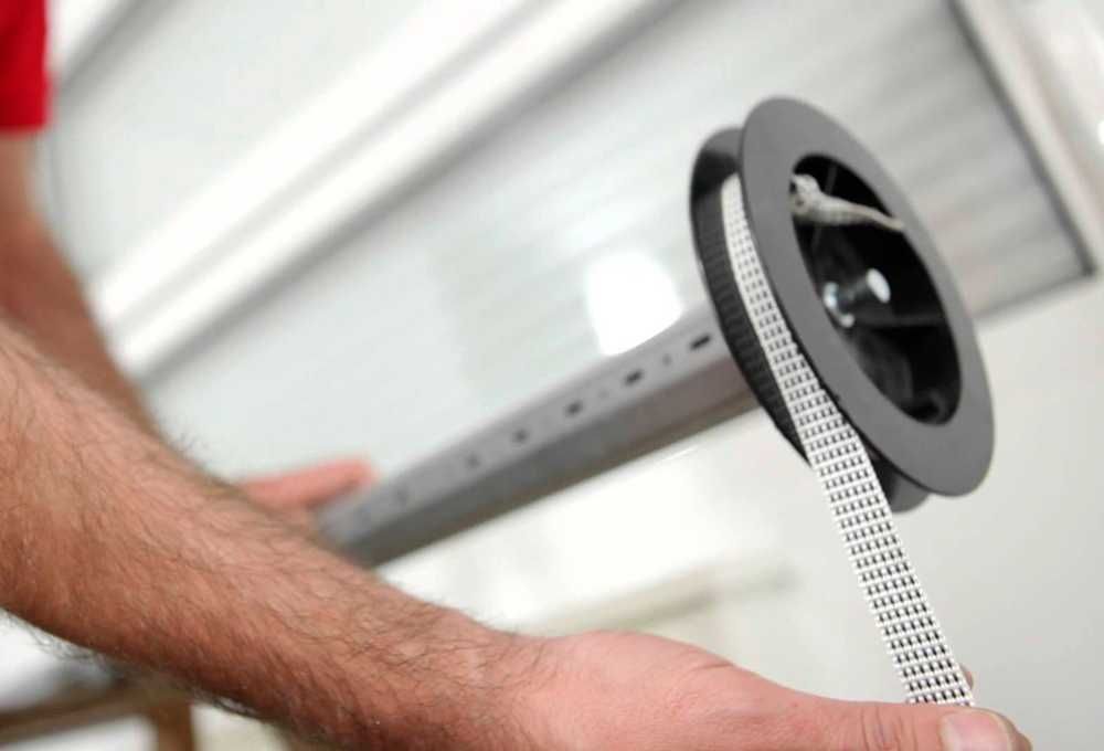 13€. Arranjo os seus Estores de Janela. Portas de Estores eu cobro 23€