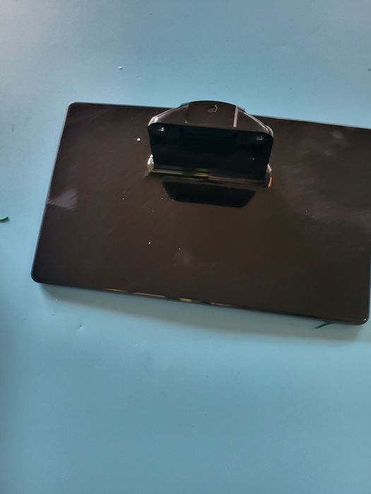 3 nogi do telewizorów (Nie wiem do jakich modeli) sztuka 15zł