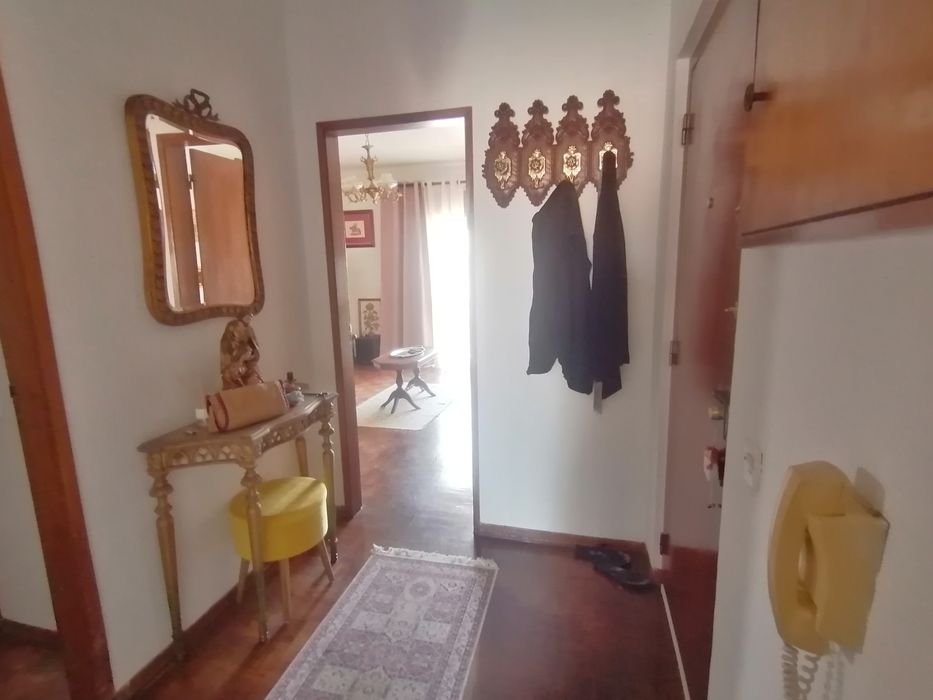 Alugo quarto professores ou outros profissionais deslocadas