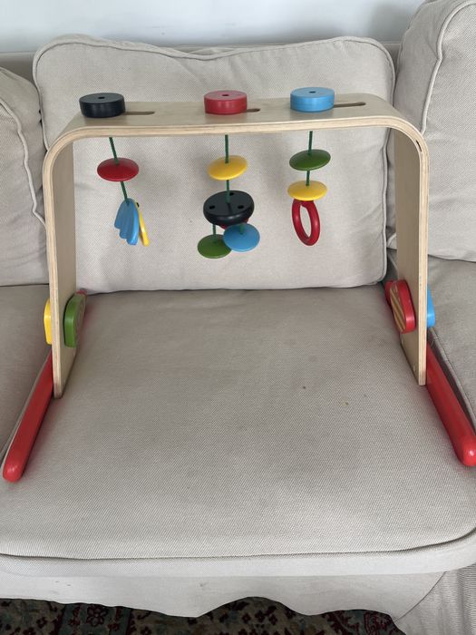 Stojak z zabawkami Ikea pałąk niemowlecy
