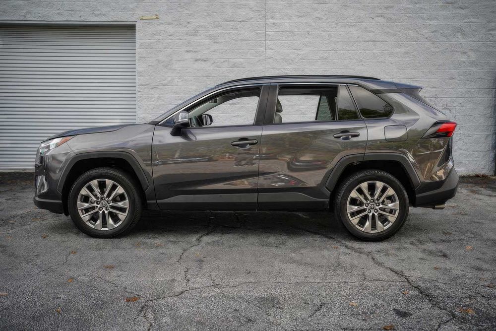 Toyota RAV4 XLE Premium      2023