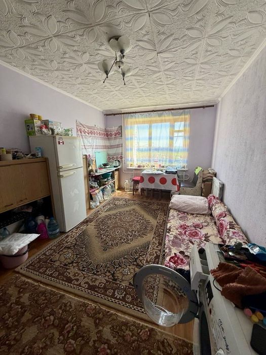 Продаж двох кімнат у трохкімнатній секції